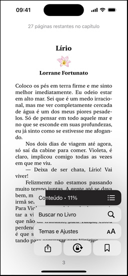 A tela do iPhone exibe a página de um livro no app Livros. As op??es de aumentar o texto, Buscar no Livro e Temas e Ajustes est?o sobrepostas na página