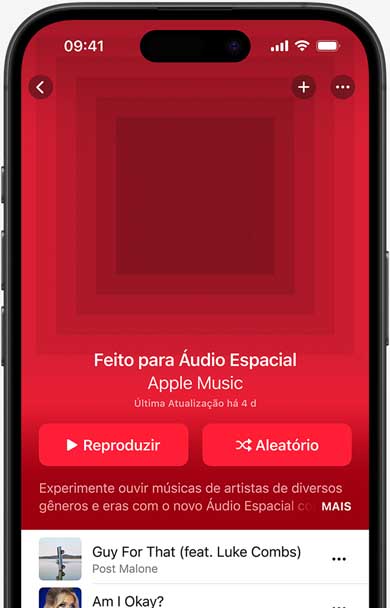 Tela do iPhone com a capa da playlist Feito para áudio Espacial no app Apple Music
