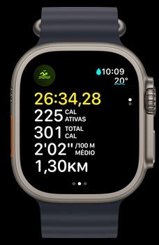 O Apple Watch Ultra 2 mostra um treino de nata??o em águas abertas com o tempo, as calorias e o ritmo.