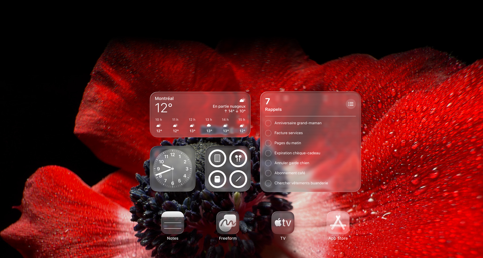 écran verrouillé montrant les ic?nes des apps Météo, Rappels et Horloge, toutes en Liquid Glass translucide, avec effet de réfraction sur l’arrière-plan