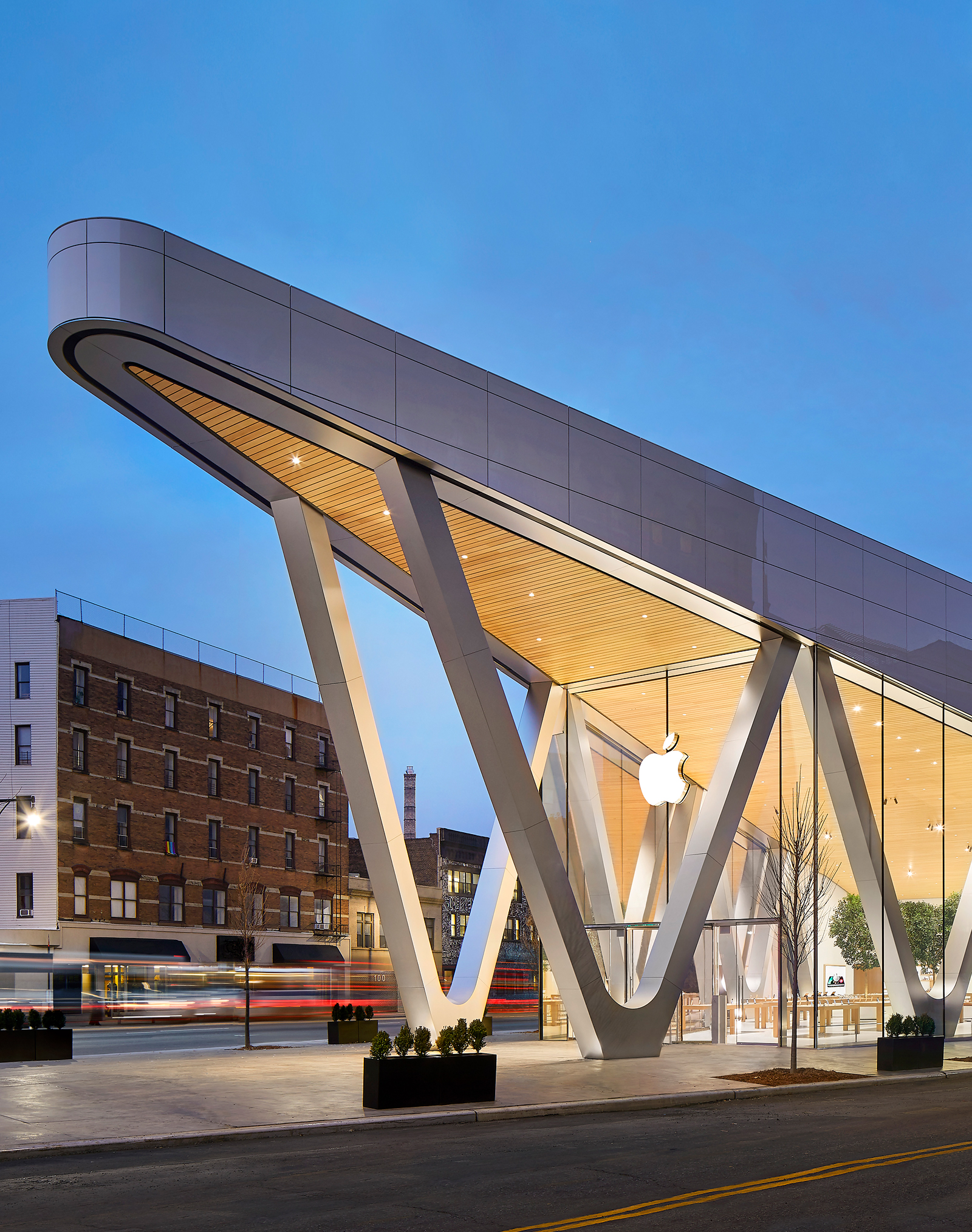 Apple Downtown Brooklyn is an example of the innovative architecture and design of our stores.