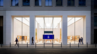 Apple Rosenthaler Stra?e in Berlin, Deutschland