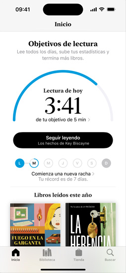 Pantalla de un iPhone que muestra la interfaz de Objetivos de Lectura en la app Libros. En la parte superior, hay un círculo de progreso. Debajo aparece el registro de la racha de lectura semanal. En la parte inferior está la sección Libros leídos este a?o, que incluye una fila de dos libros y un espacio vacío para un tercero
