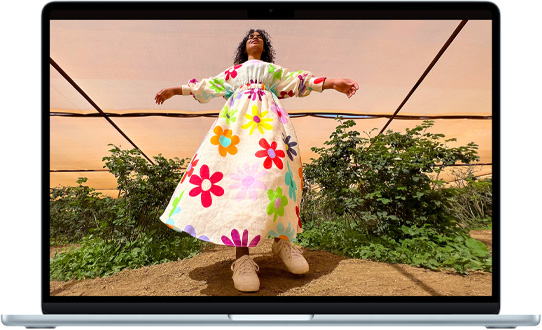 Pohled na 15palcovy MacBook Air s Liquid Retina displejem