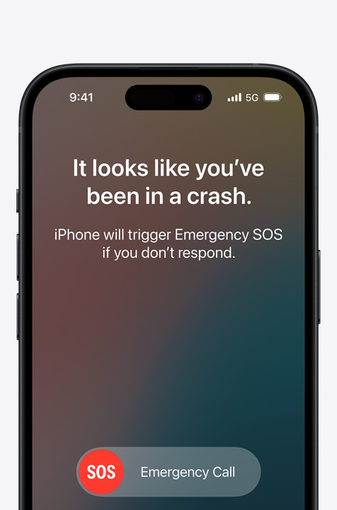 Kolm iPhone'i mudelit, millel on kuvatud kolm erinevat funktsiooni: H?daabi SOS satelliidi kaudu, Autoavarii tuvastus ja Maanteeabi satelliidi kaudu.