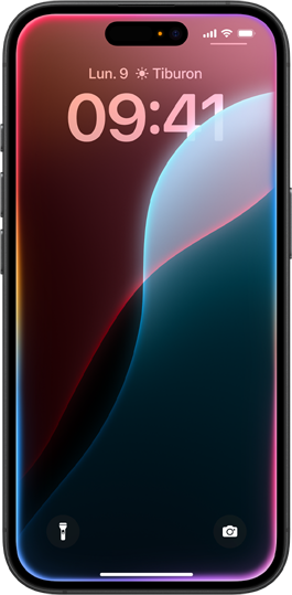 Plusieurs iPhone défilent de gauche à droite, affichant chacun sur leur écran une fonctionnalité différente d’Apple Intelligence.