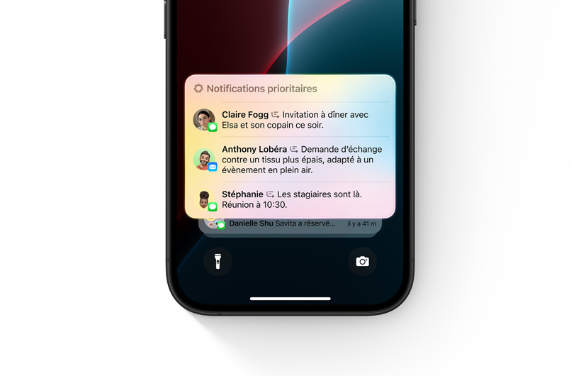 La liste des notifications d’un iPhone affiche les notifications les plus importantes sur le dessus de la pile.