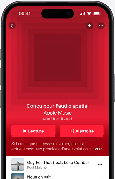 écran d’iPhone affichant l’illustration de la playlist Con?u pour l’Audio spatial dans l’app Apple Music