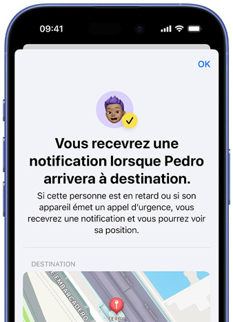 Un écran d’iPhone affiche la confirmation d’activation d’une notification Localiser. Le texte indique ? Vous recevrez une notification lorsque Pedro arrivera à destination. ?. Une carte affichant une position épinglée se trouve en bas de l’écran