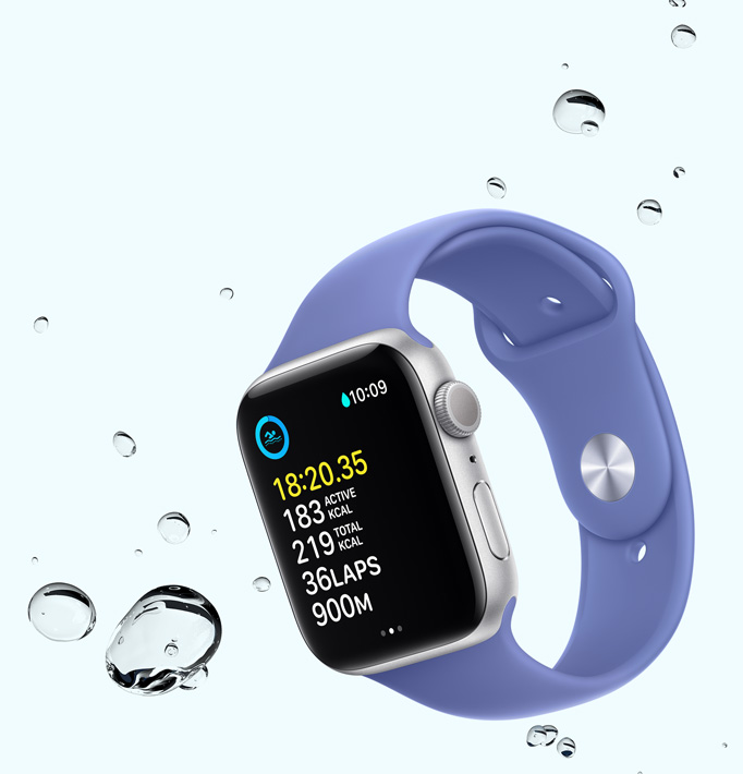 ?να Apple?Watch SE που εμφαν?ζει μια οθ?νη προπ?νηση? κολ?μβηση? με σταγον?δια νερο? κοντ? στη συσκευ?