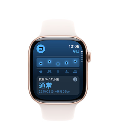 Apple Watch Series 11、アルミニウムケース、カラーはローズゴールド、バイタルアプリ、健康狀態(tài)を表すグラフ、夜間バイタル値は通常範(fàn)囲であることを示す通知、右側(cè)面の外観：Digital Crown、ライトブラッシュのスポーツバンド