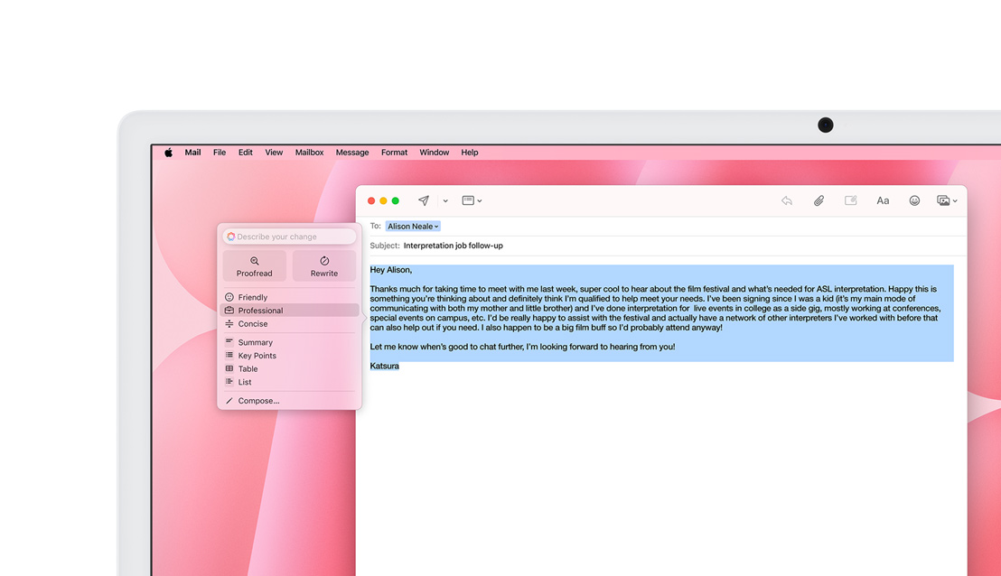Ekrano vaizdas su ?Apple Intelligence“ funkcija ?Writing Tools“; demonstruojama, kaip redaguoti tekst?.