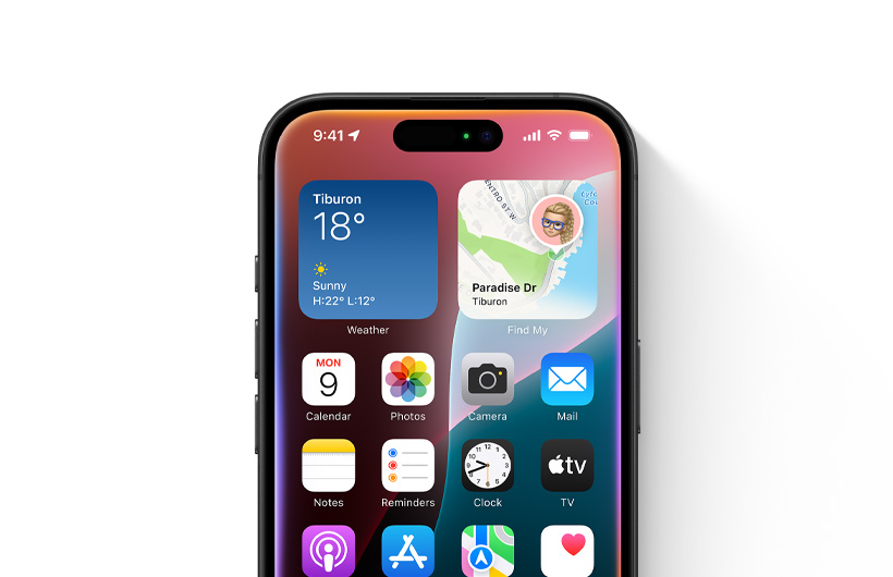 iPhone 上顯示主畫面，螢?zāi)凰闹苓吘壈蛋蛋l(fā)亮。