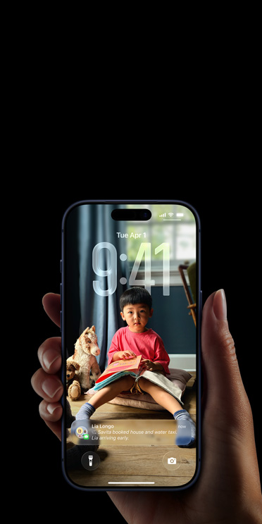 iPhone 顯示器，展示全螢?zāi)辉O(shè)計(jì)及 iOS 26 Liquid Glass。