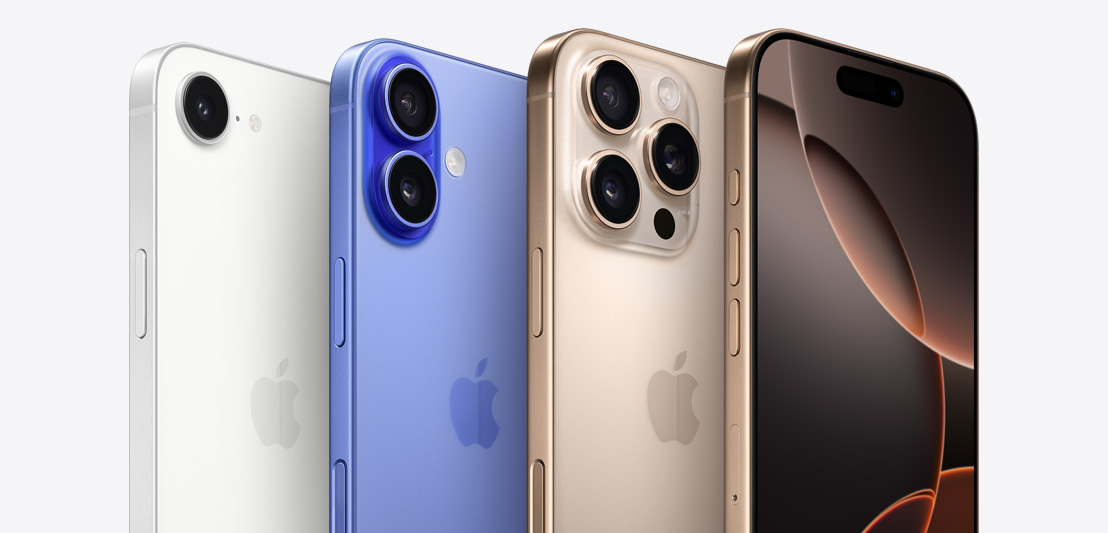 四部 iPhone 裝置，沙漠色鈦金屬 iPhone 16 Pro 展示三個相機(jī)鏡頭，後面的另一部 iPhone 16 Pro 展示動態(tài)島，接著是群青色 iPhone 16 展示兩個相機(jī)鏡頭，以及白色 iPhone 16e 展示一個相機(jī)鏡頭。