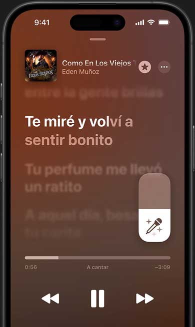 Se muestra el modo Apple Music Sing en un iPhone que está reproduciendo Como En Los Viejos Tiempos de Eden Mu?oz