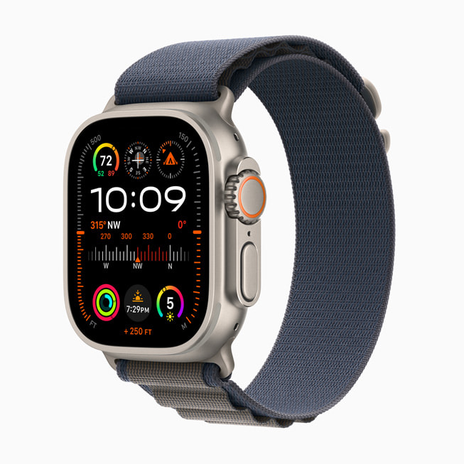 Lacivert Alpine Loop tak?l? bir Apple Watch Ultra 2 g?steriliyor.