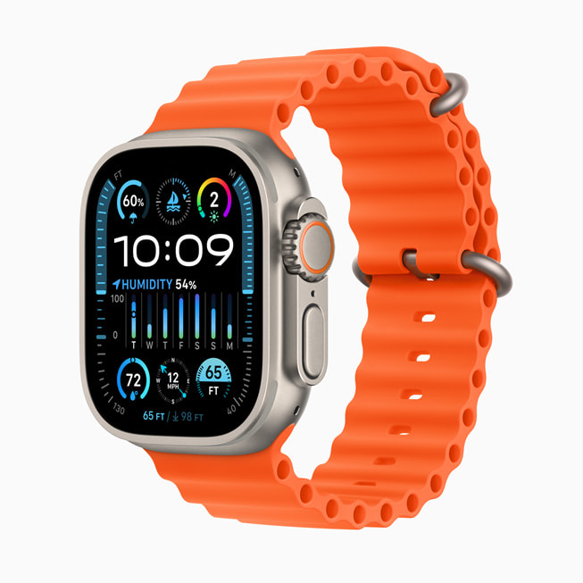 Turuncu Ocean Kordon tak?l? bir Apple Watch Ultra 2 g?steriliyor.