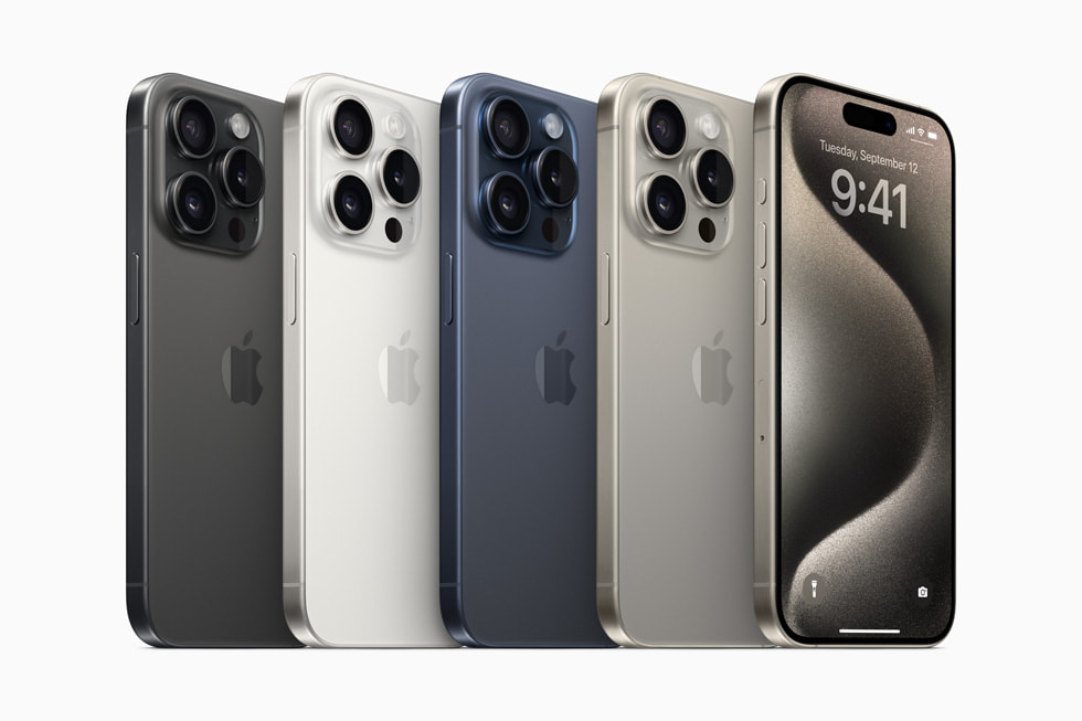 Siyah titanyum, beyaz titanyum, mavi titanyum ve natürel titanyum renk se?enekleriyle iPhone 15 Pro.