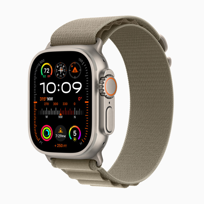 Apple Watch Ultra 2 ve yeni klasik zeytin ye?ili Alpine Loop.