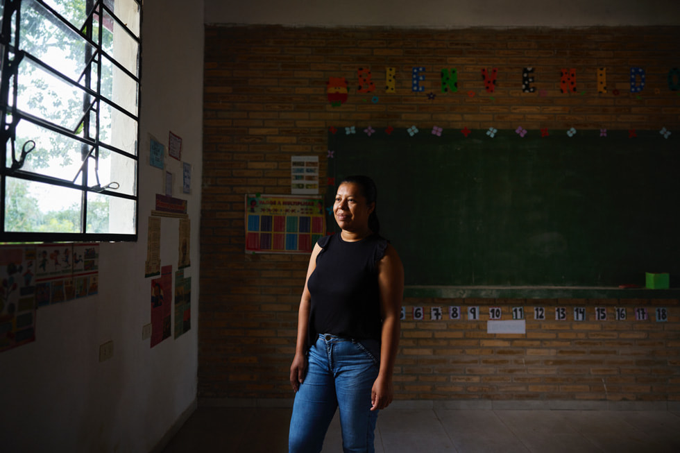 Sara Mariotti Casiano dans une salle de classe.