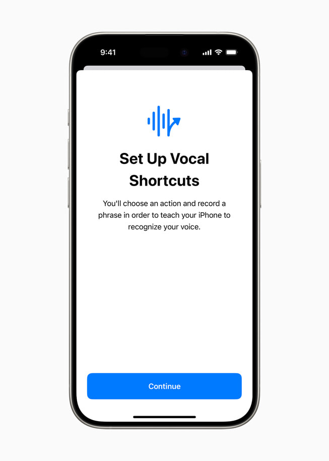 iPhone 15 Pro’da “Vocal Shortcuts AyarlaKur” yaz?s?yla birlikte kullan?c?dan bir eylem se?ip iPhone’a seslerini nas?l tan?yaca??n? ??retmek i?in bir ifade kaydetmesini isteyen ekran.