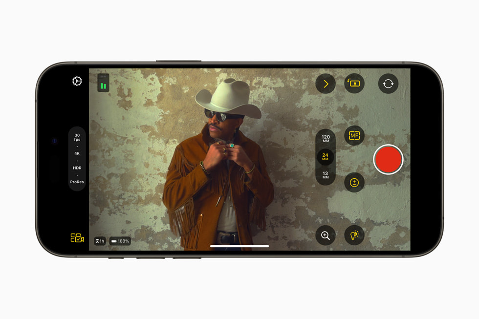 iPhone 15 Pro ekran?nda iPad i?in Final Cut Pro 2’deki yeni Final Cut Camera ?zelli?i g?steriliyor. 