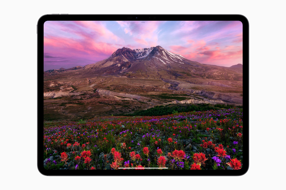 Yeni iPad Pro’nun Ultra Retina XDR ekran?nda yatay konumda güzel bir manzara g?steriliyor. 