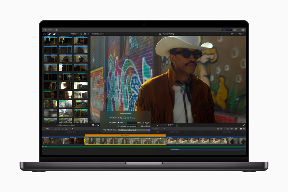 Uzay siyah? 16 in? Macbook Pro’daki Mac i?in Final Cut Pro 10.8’de A??r ?ekim Düzeltme ?zelli?i g?steriliyor.