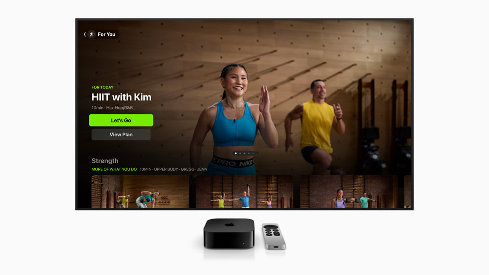 Apple TV 4K kullan?larak bir televizyonda yüksek yo?unluklu antrenman i?in bir Fitness+ antrenman ekran? g?steriliyor.