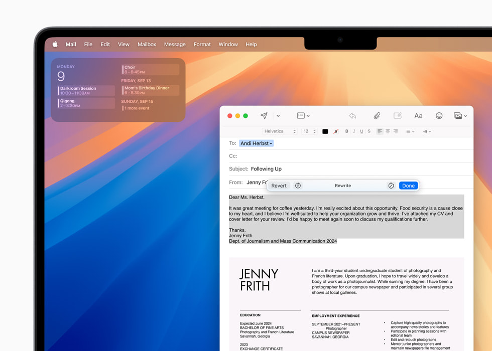 La prestación Herramientas de Escritura en Mail y la opción de reescribir el texto seleccionado de un email en la pantalla de un MacBook Pro de 14 pulgadas.
