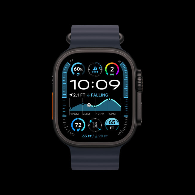 Siyah titanyum Apple Watch Ultra 2 ve Ocean Kordon.