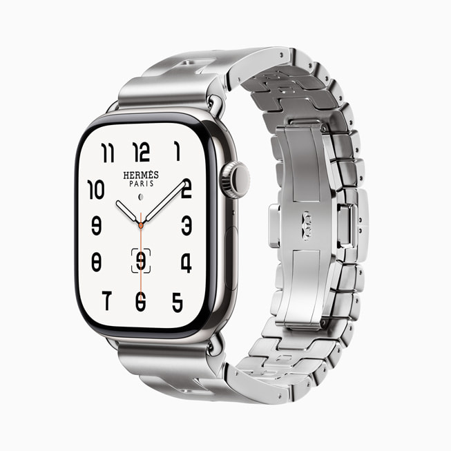The Hermès Grand H band is shown.