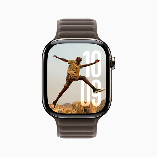 Wajah Foto dengan desain baru ditampilkan di Apple Watch Series 10.