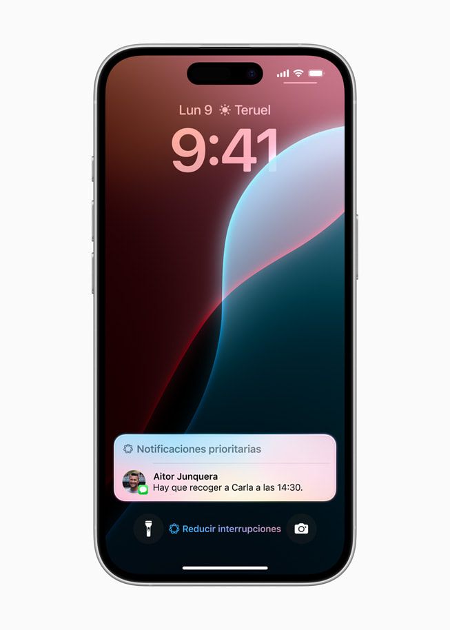 Un iPhone?16 muestra una pantalla de Reducir Interrupciones.