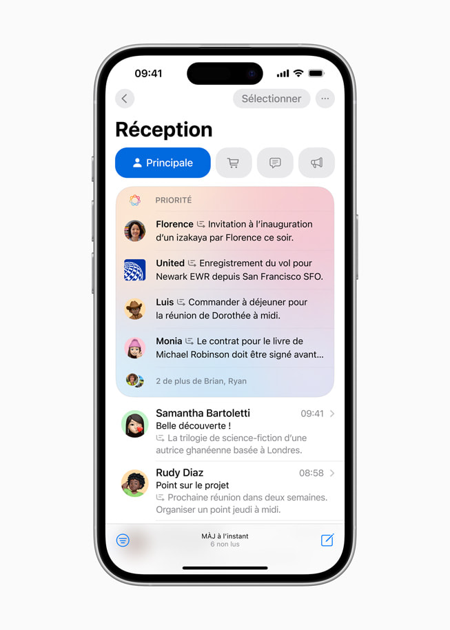 Un iPhone?16 affiche des Messages prioritaires avec une liste d’e-mails importants.