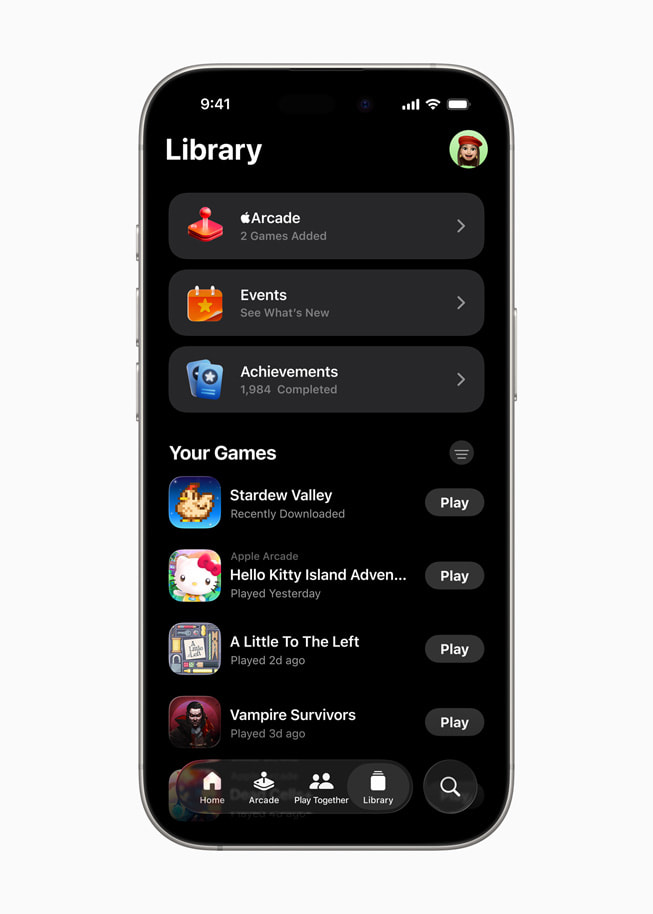 En bibliotekskjerm i Spill-appen vises p? iPhone?16?Pro.