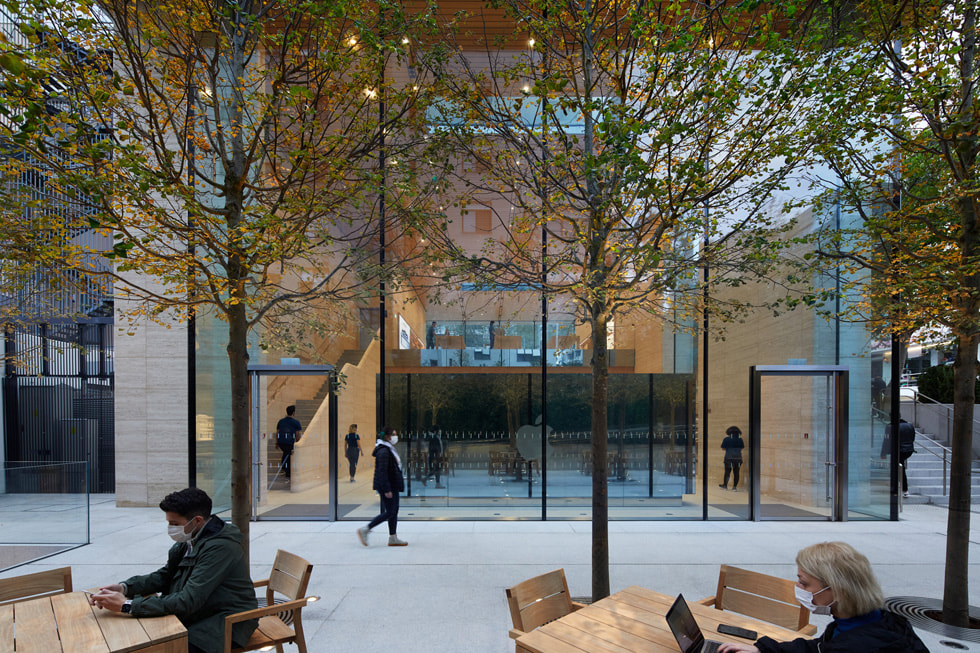 The garden outside of Apple Ba?dat Caddesi.