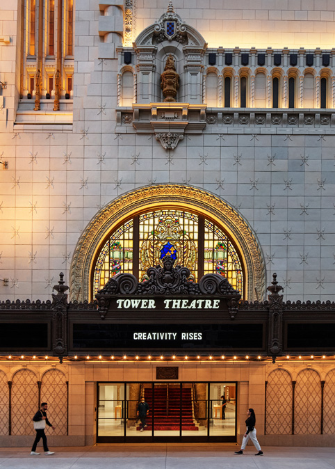 Apple Tower Theatre’?n Broadway tarz? sa?a??.