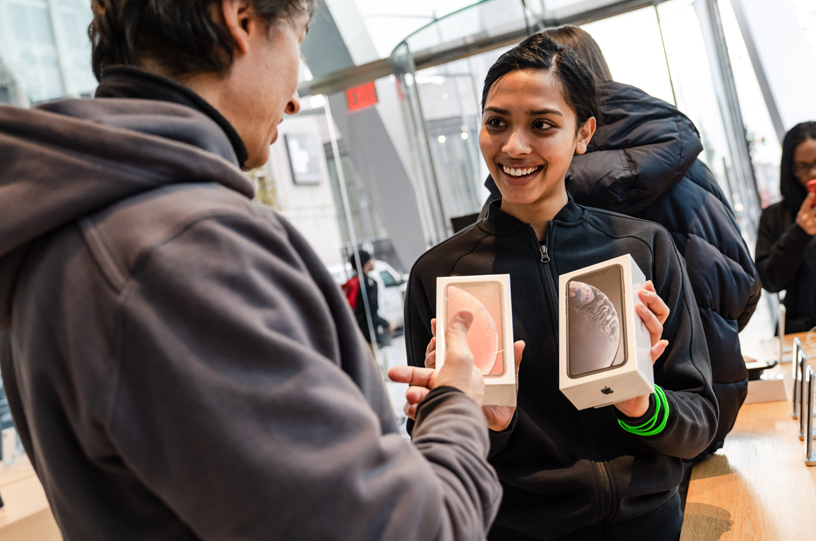 ???? ????? iPhone XR ?? ???? ?? ???? Apple Downtown Brooklyn.