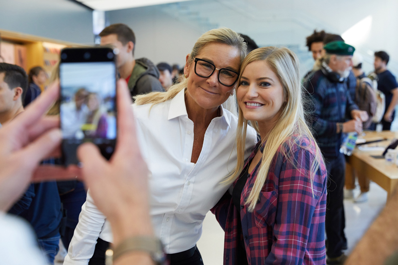 ?????? ??????? ??? ???? ???????? ?? iJustine ?? ???? Apple?Union?Square ?? ??? ????????.