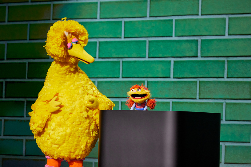 Big Bird ?Cody ?? Sesame Street ??? ?????? ?? ???? Steve Jobs Theater.