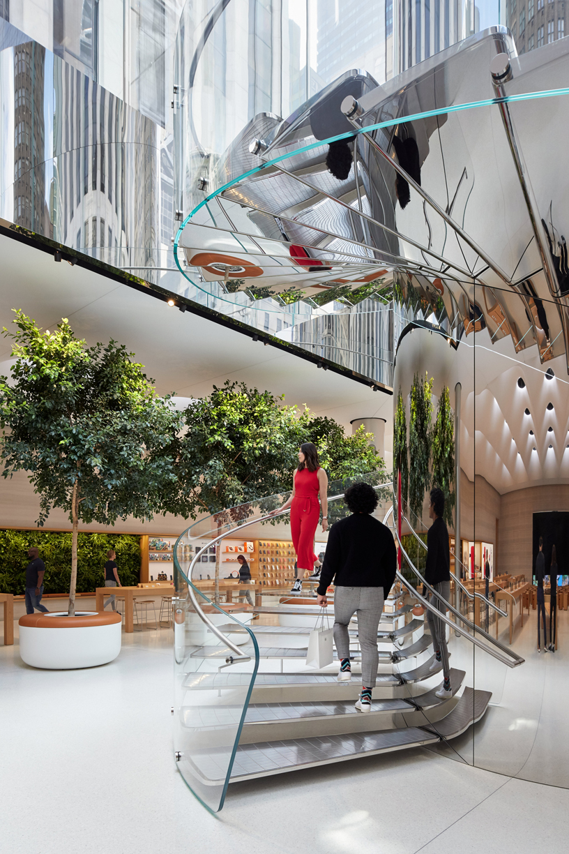 ?????? ???????? ??????? ?? ??????? ?? ???? Apple Fifth Avenue. 