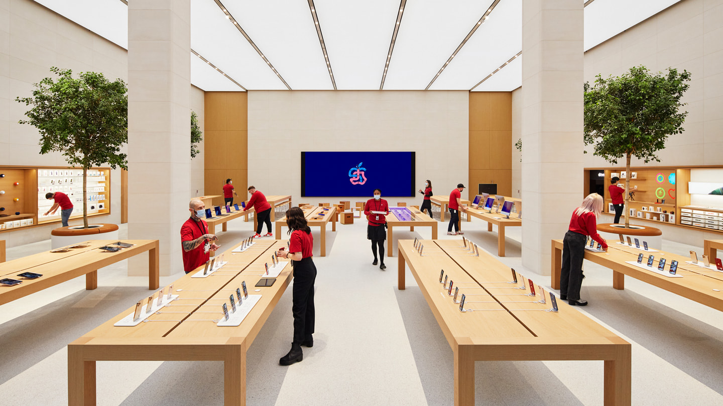 The product displays at Apple Rosenthaler Stra?e.