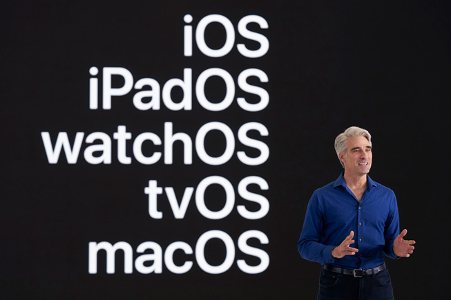 Craig Federighi WWDC20 sahnesinde.