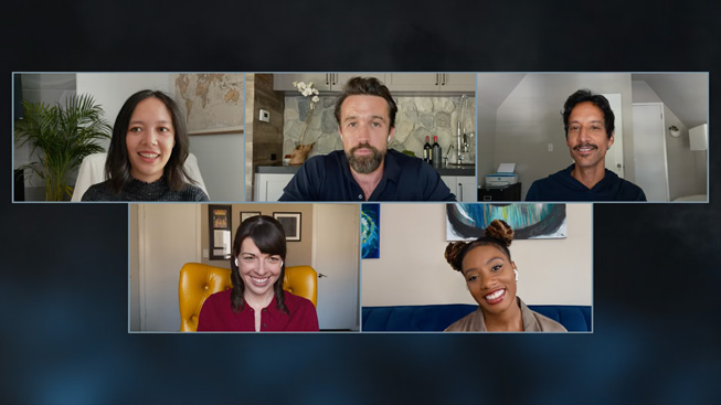 Mythic Quest: Raven’s Banquet yap?mc?lar? Megan Ganz ve Rob McElhenney ile oyuncular.