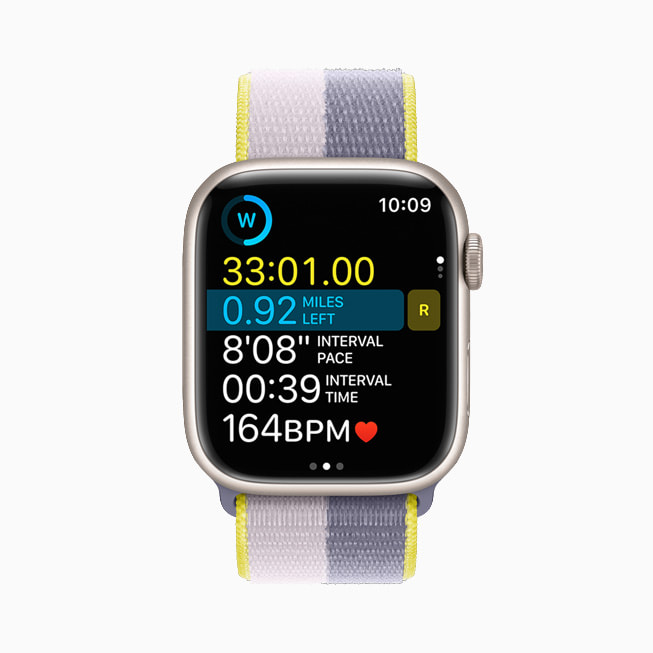 Apple Watch Series 7 bir ?zel Antrenman g?steriyor.