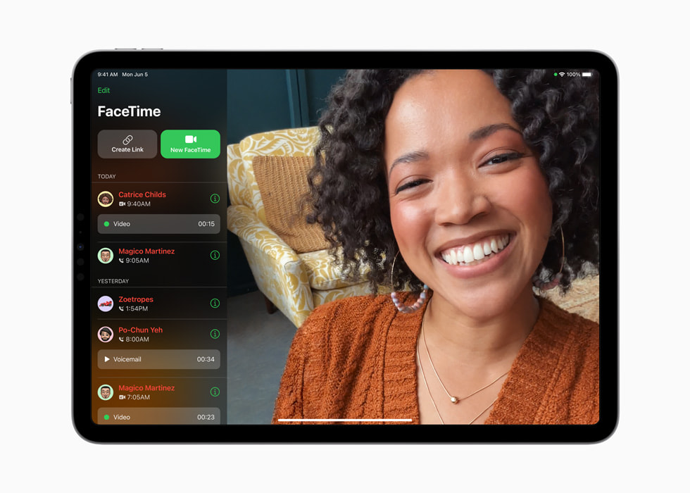 iPad Pro’da bir g?rüntülü FaceTime mesaj? g?steriliyor. 