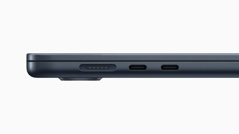 Yeni Gece Yar?s? 15 in? MacBook Air’deki MagSafe ba?lant? noktas?n?n yak?ndan g?rünümü.