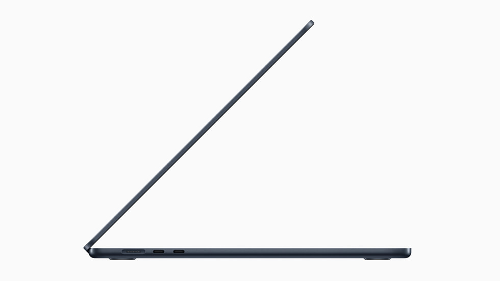 Yeni Gece Yar?s? 15 in? MacBook Air’in yandan g?rünümü.